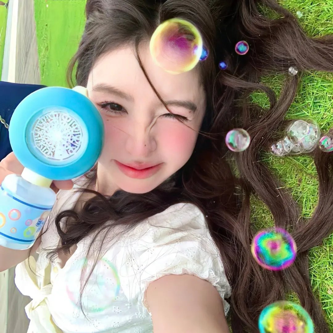 藏春阁海报